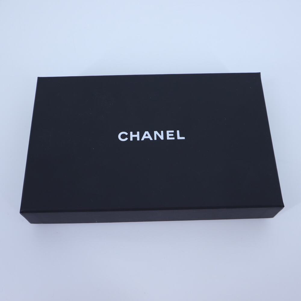 CHANEL Black and White Gift Box 4.75x7.75x1.5